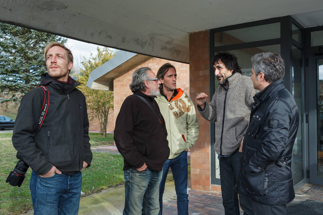 El creador madrileño Eugenio Recuenco, en la imagen entre Pablo Hojas y Juan Muñiz, en Polientes Foto en 2014.