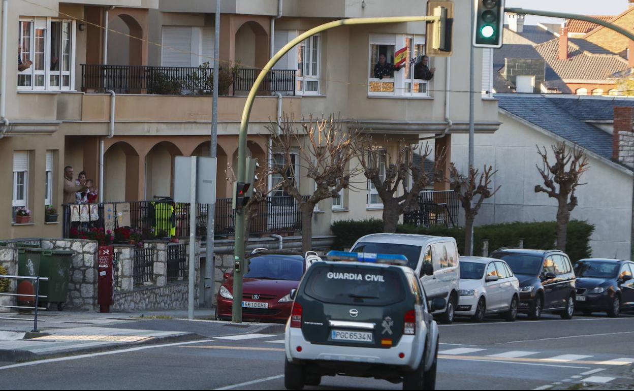 Una patrulla de la Guardia Civil en Liencres.