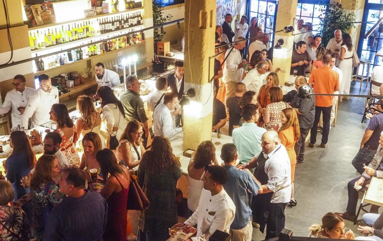 Ubicado en el antiguo local de Días desur, el local cuenta con una buena barra de pinchos.