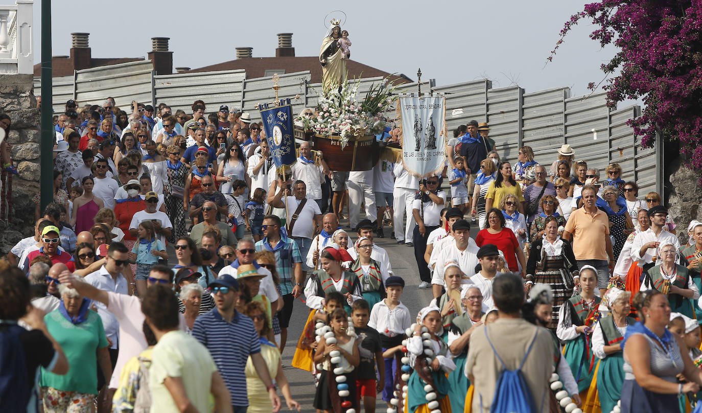 Fotos: Suances vive con emoción la salida de su patrona al mar