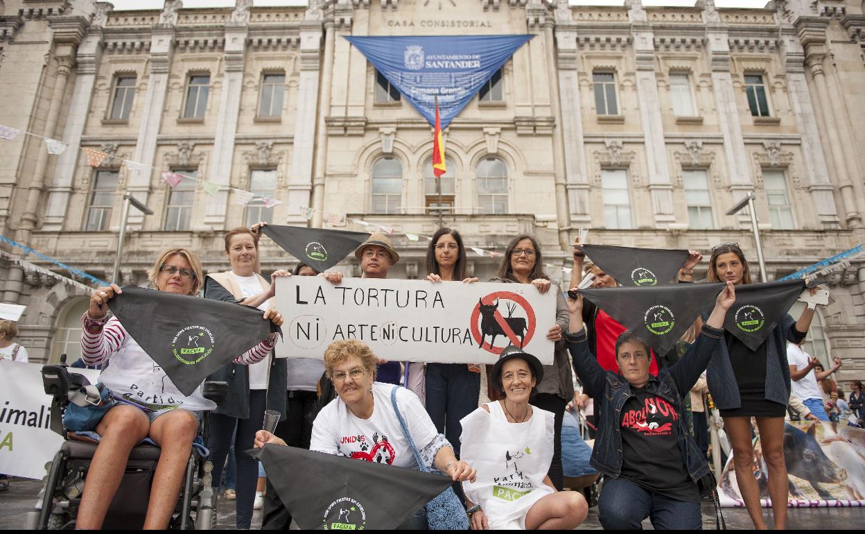 Manifestación antitaurina en Santander durante la Semana Grande de la ciudad (imagen de archivo).