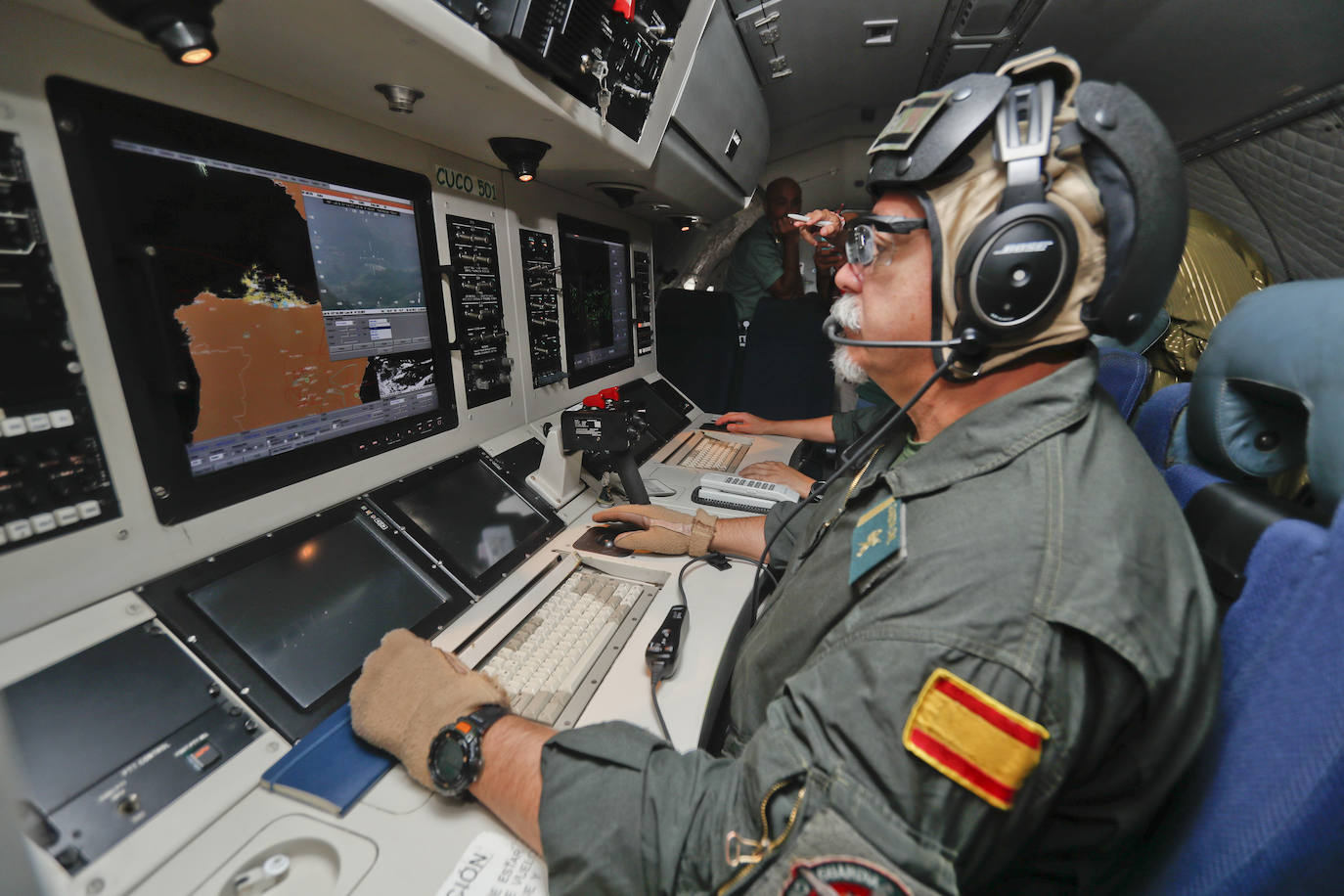 Un periodista y un fotógrafo de El Diario Montañés acompañaron a la expedición aérea.