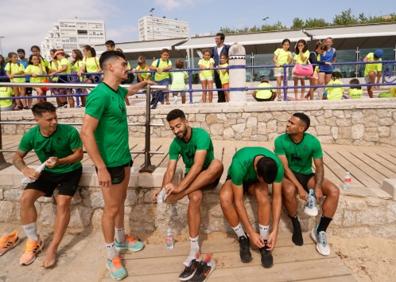 Imagen secundaria 1 - Romo traslada el entrenamiento a Mataleñas y la playa del Sardinero