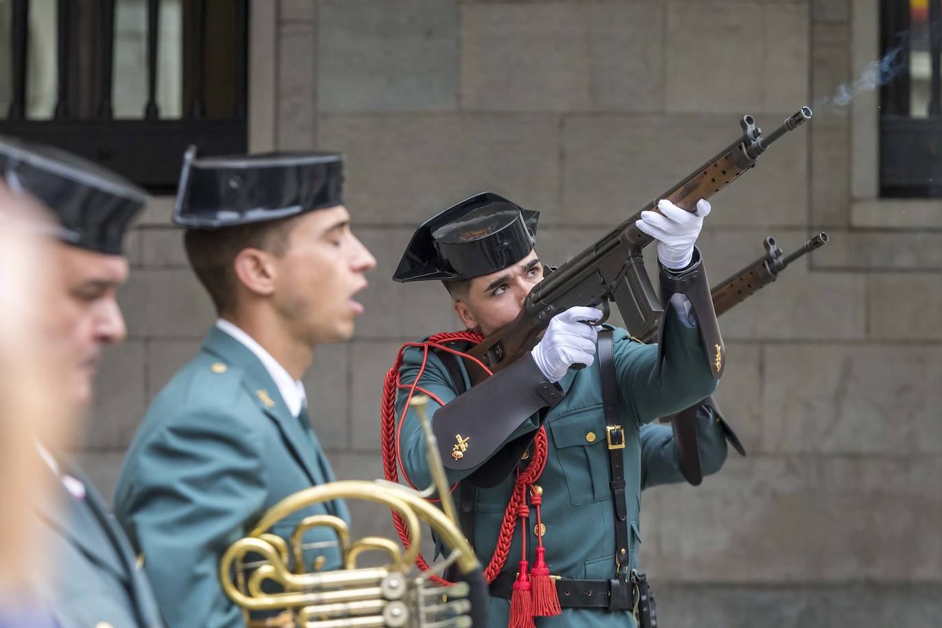 Fotos: La entrega de la bandera de España, en imágenes