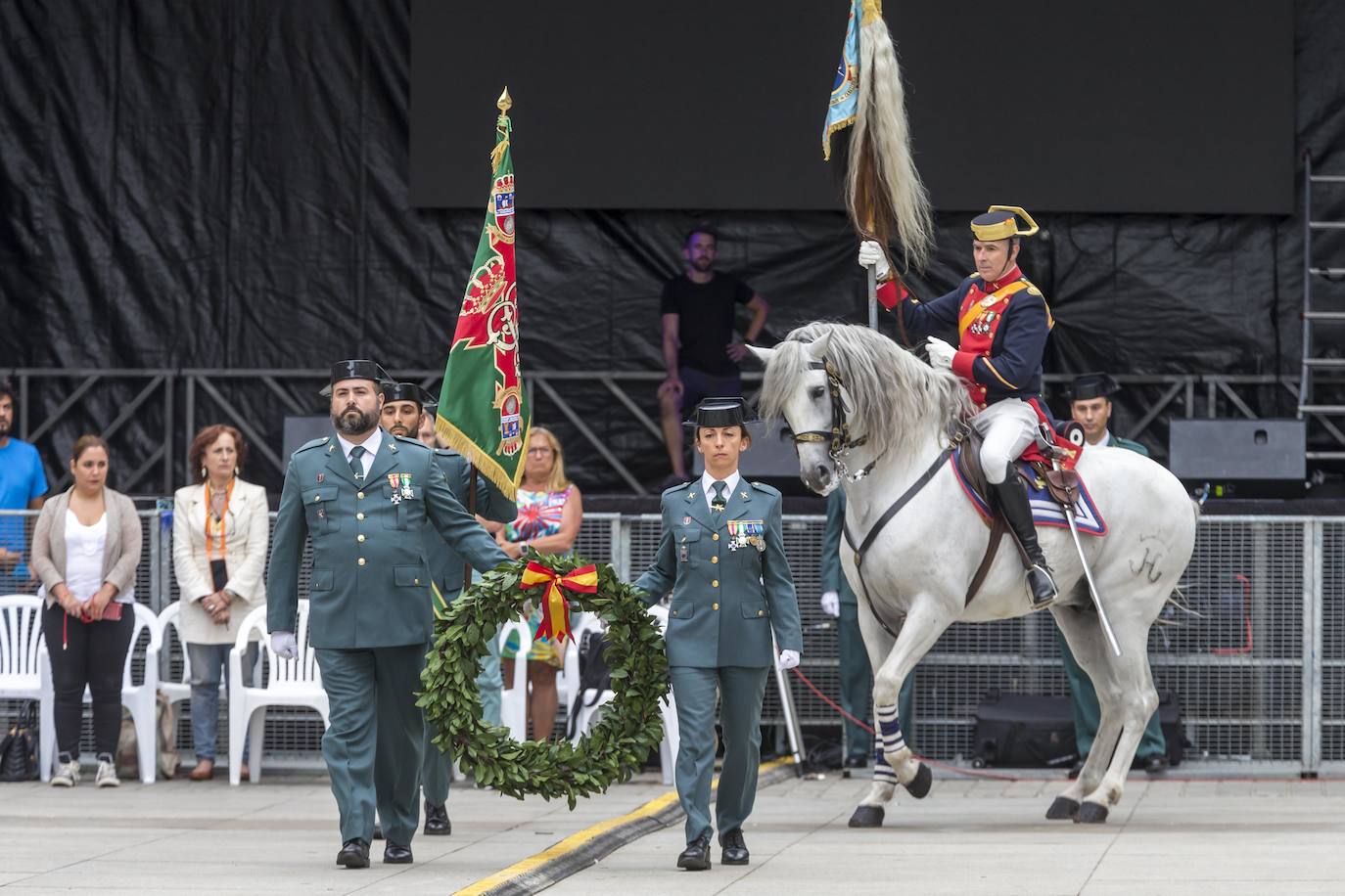 Fotos: La entrega de la bandera de España, en imágenes