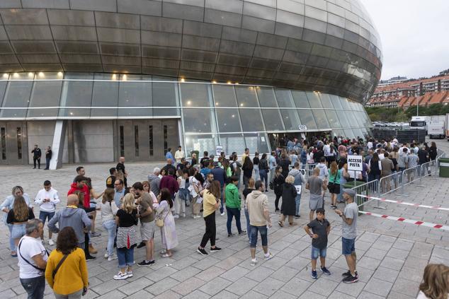 El público santanderino, entregado al rockero de Bilbao