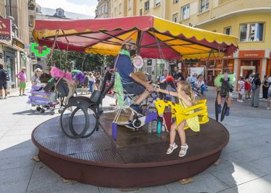 Imagen secundaria 1 - Mercado marinero, carrusel y jóvenes en las 12 horas de Palas.