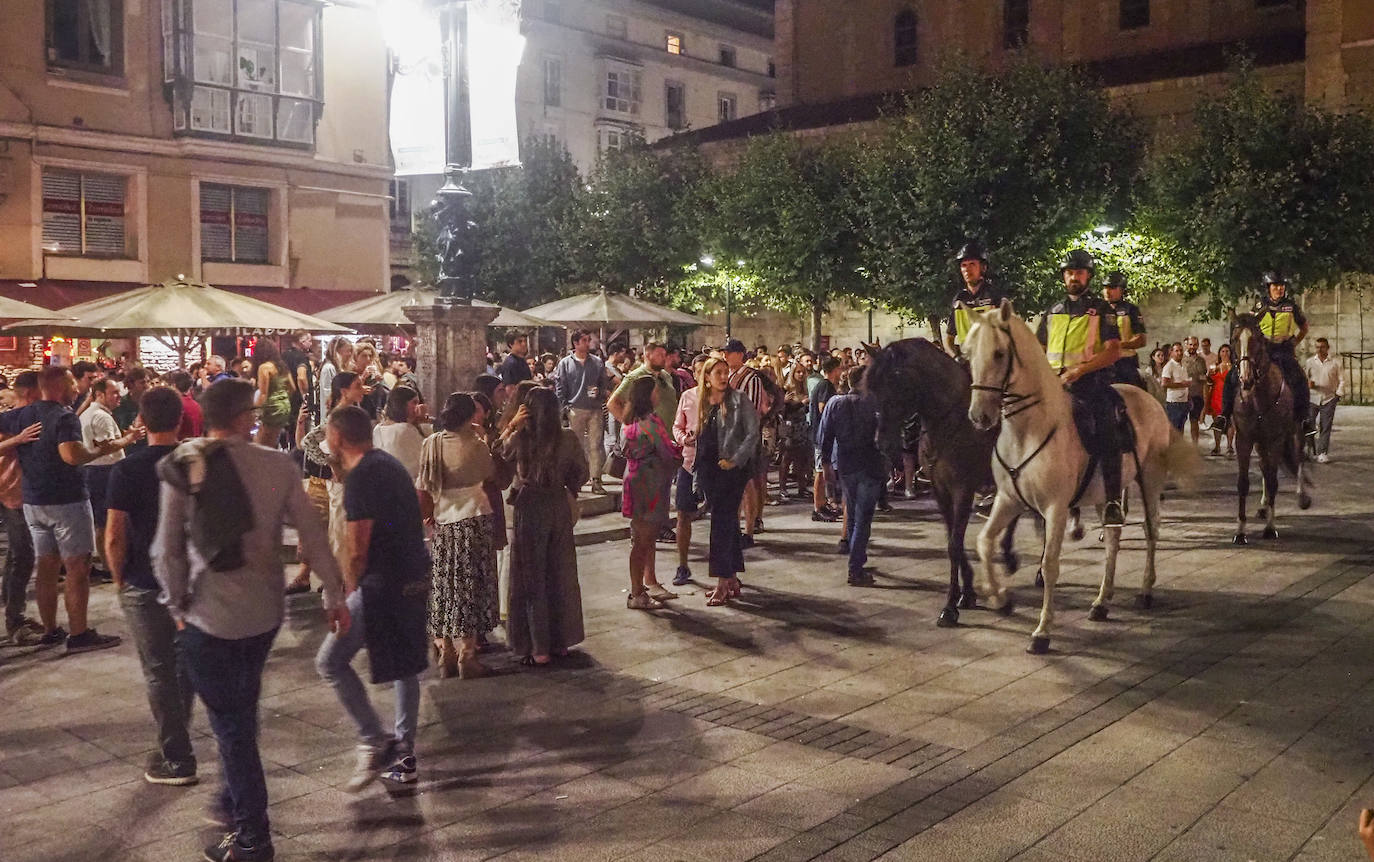 Fotos: Noche vigilada a caballo en Santander