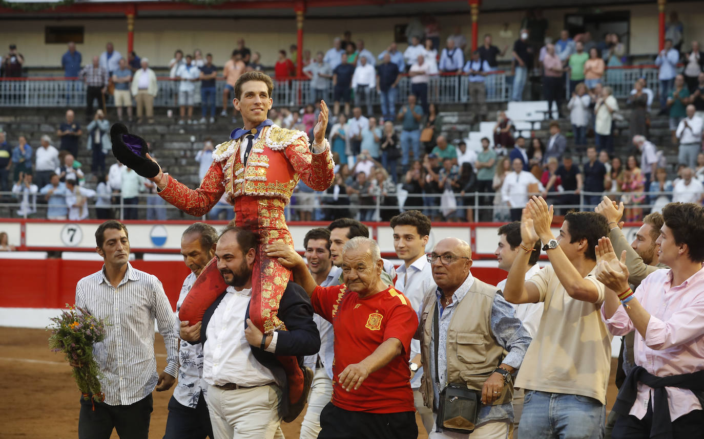 Fotos: La tarde de toros del martes en Cuatro Caminos, en imágenes