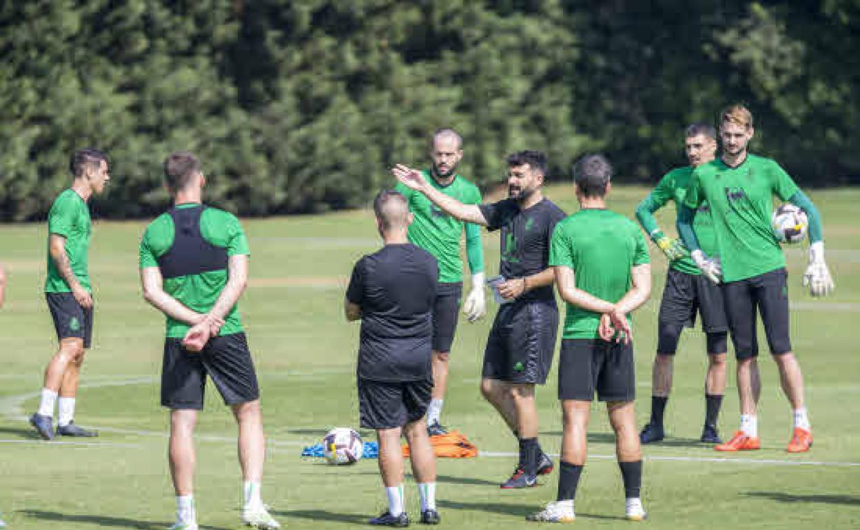 Imagen de archivo de un entrenamiento del Racing en las instalaciones Nando Yosu de la Albericia