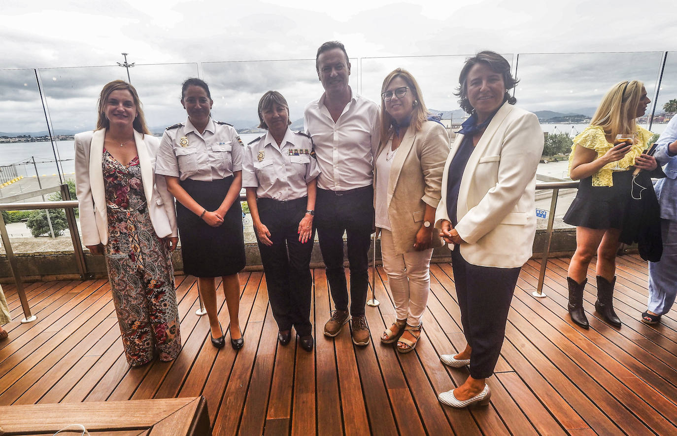 Ana Obregón, Marta Carvajo, Carmen Martínez Ruiz, Guillermo Blanco, Elena Castillo y Amaya Landín. 