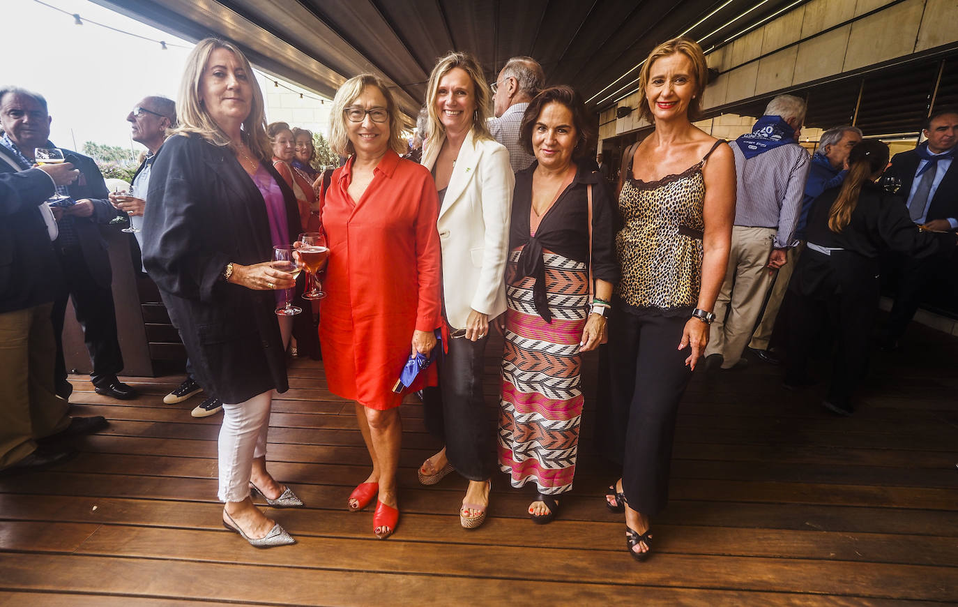 María del Mar Pérez Vejo, Mercedes Díaz Hoyal, Rita de la Plaza, Antoñeta de Andrés y Eva Fernández Cobo.