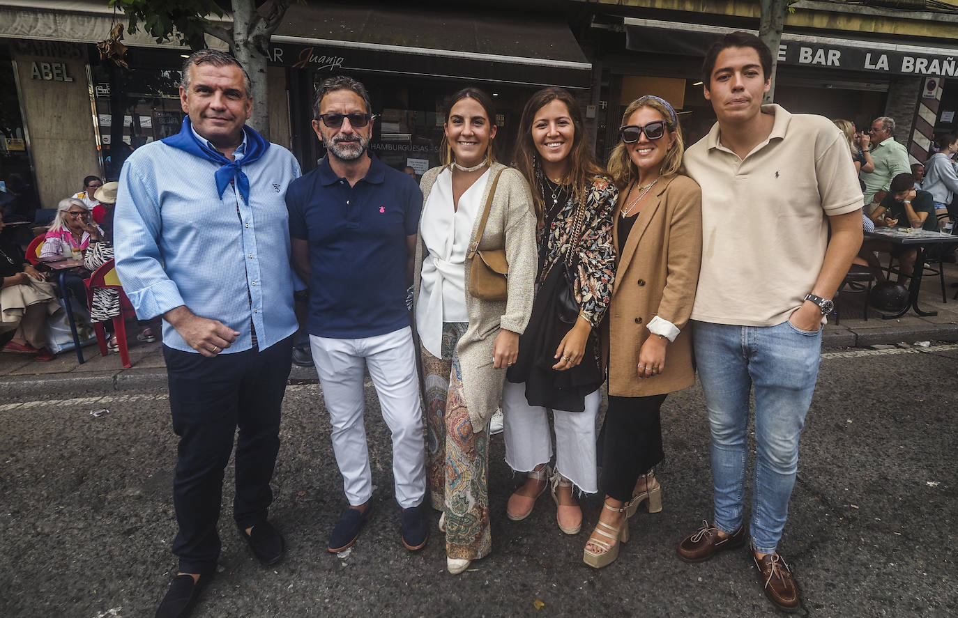 Carlos Pérez, Víctor Morín, Lourdes Velázquez, Carmen Velázquez, Belén Velázquez y Gonzalo Roca.