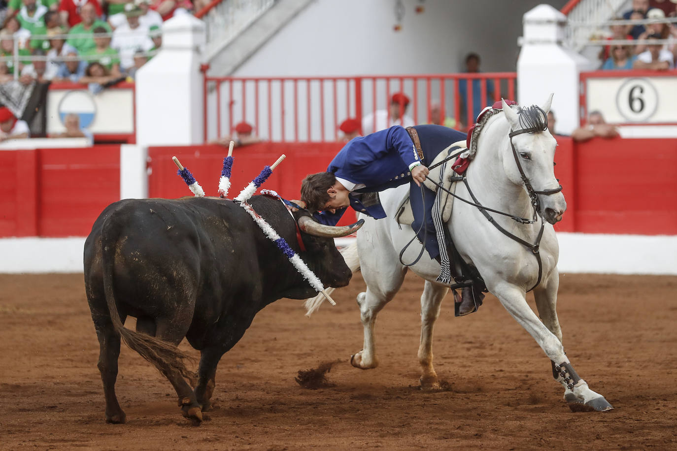 Fotos: El rejoneo toma Cuatro Caminos