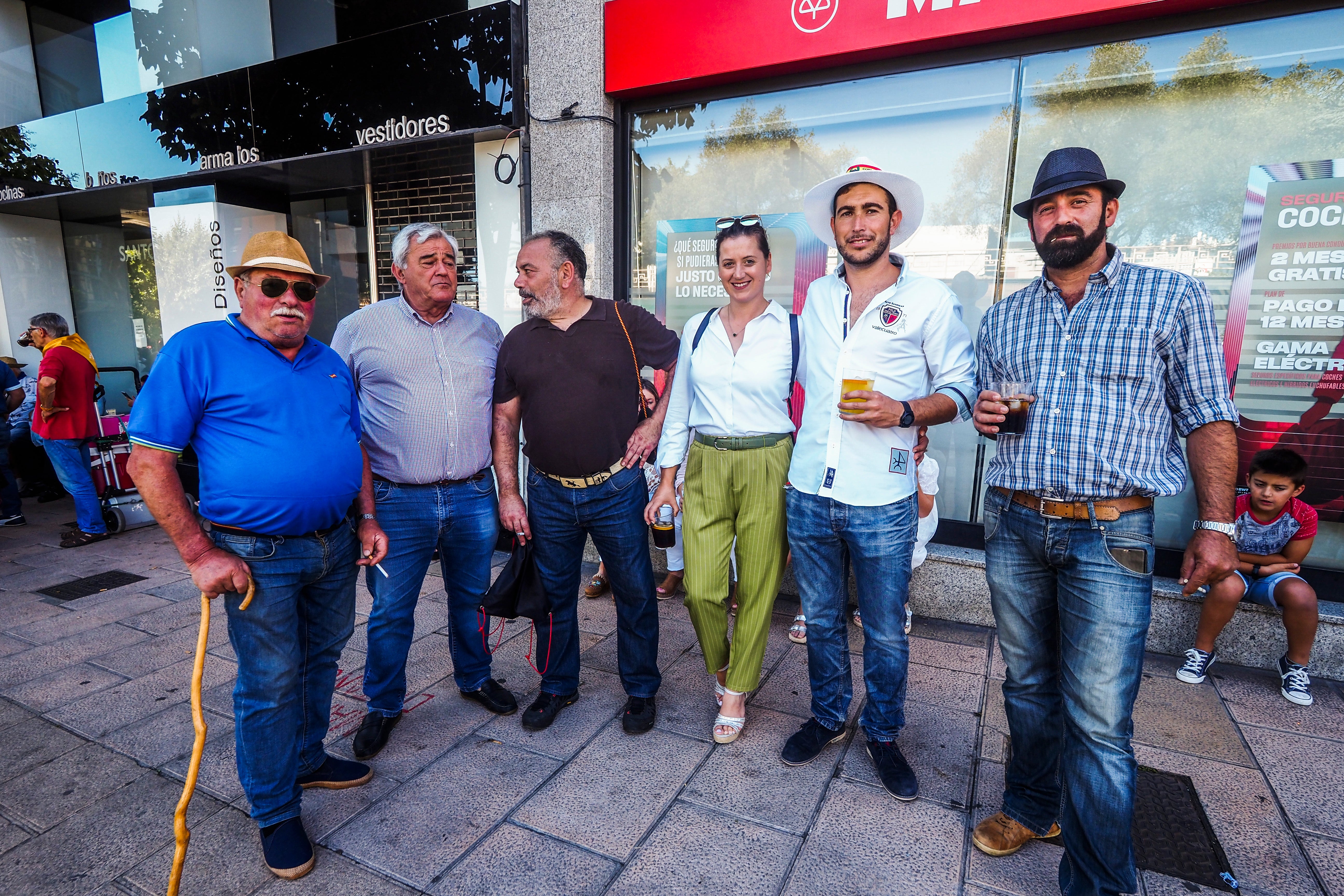 Nicanor Pomposo, Javier Bretones, Manuel Díez, Julia Rodríguez, Saul Ibáñez y Luis Ángel Obregón.