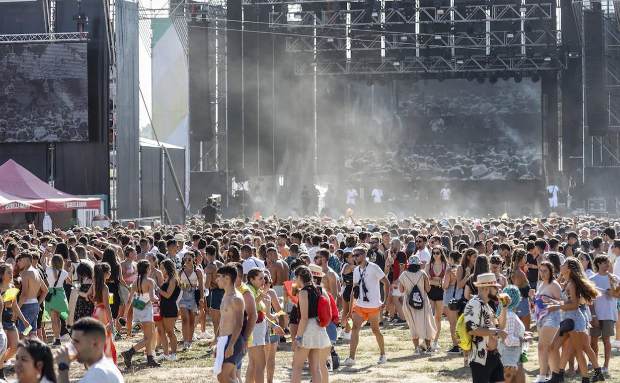 Cerca de 12.000 personas pasaron por la campa en el Reggaeton Beach Festival.