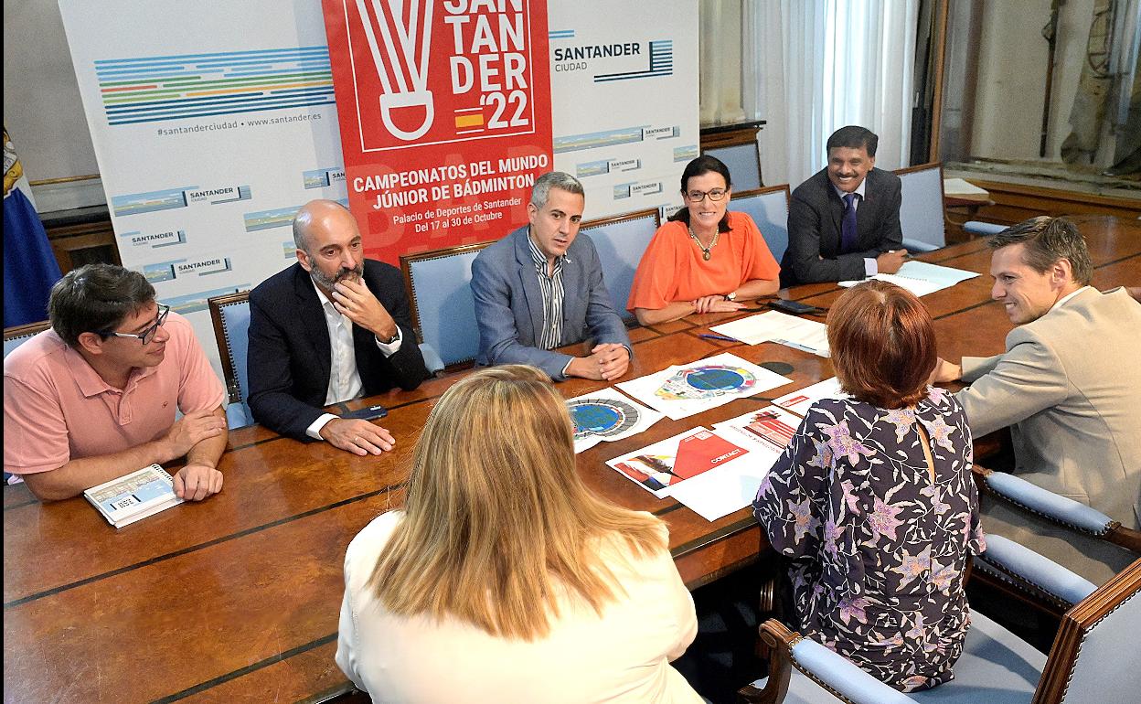 Reunión celebrada esta mañana en el Ayuntamiento de Santander. 