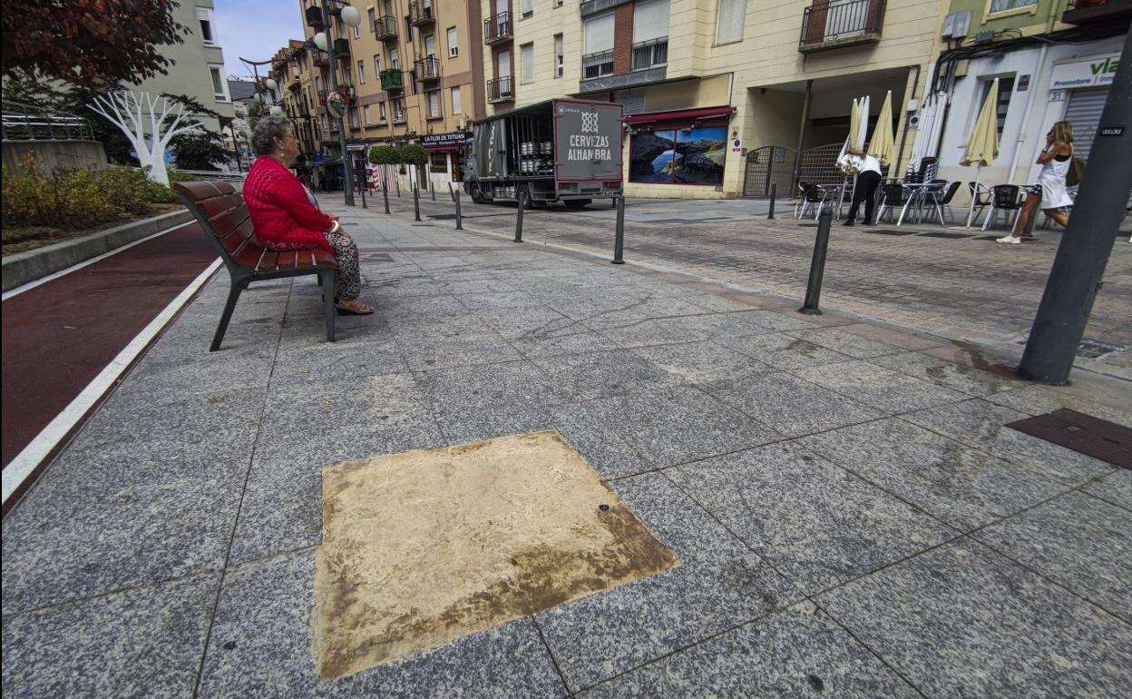 Hueco que ocupa la estrella de Paco Gento en el paseo de Tetuán. 