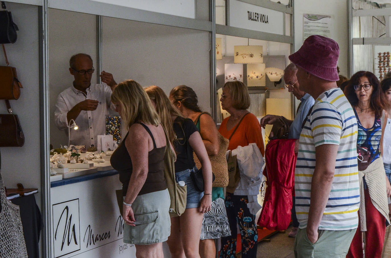 Fotos: La Feria de Artesanía regresa a la Plaza Porticada con 34 propuestas