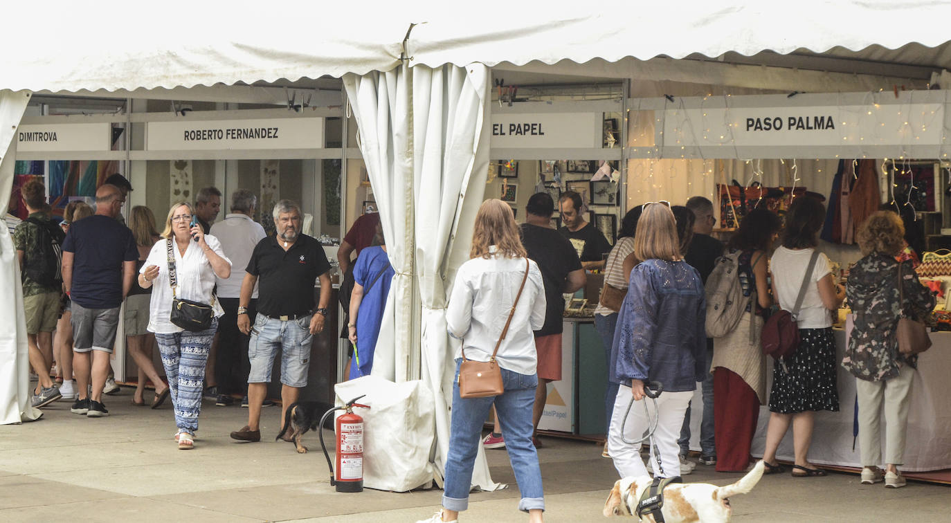 Fotos: La Feria de Artesanía regresa a la Plaza Porticada con 34 propuestas
