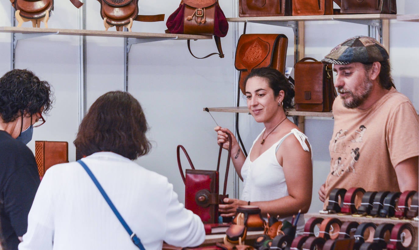 Fotos: La Feria de Artesanía regresa a la Plaza Porticada con 34 propuestas