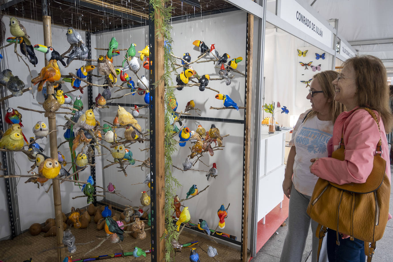 Fotos: La Feria de Artesanía regresa a la Plaza Porticada con 34 propuestas