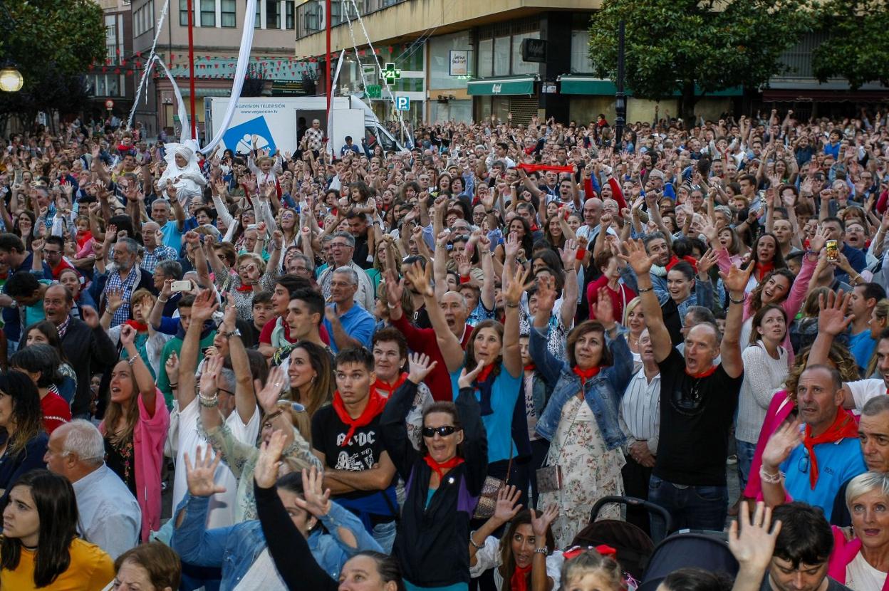 La primera actividad en la que participarán las peñas será el pregón. 