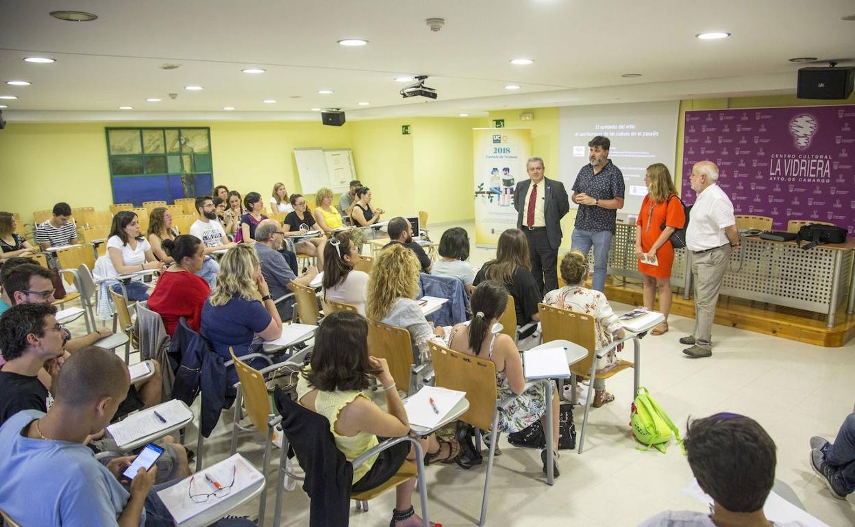 Imagen de archivo de los cursos de la UC en Camargo.
