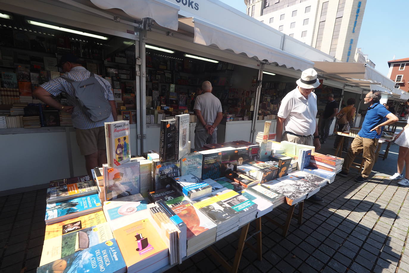 Fotos: Imágenes de la Feria del Libro Viejo de Santander