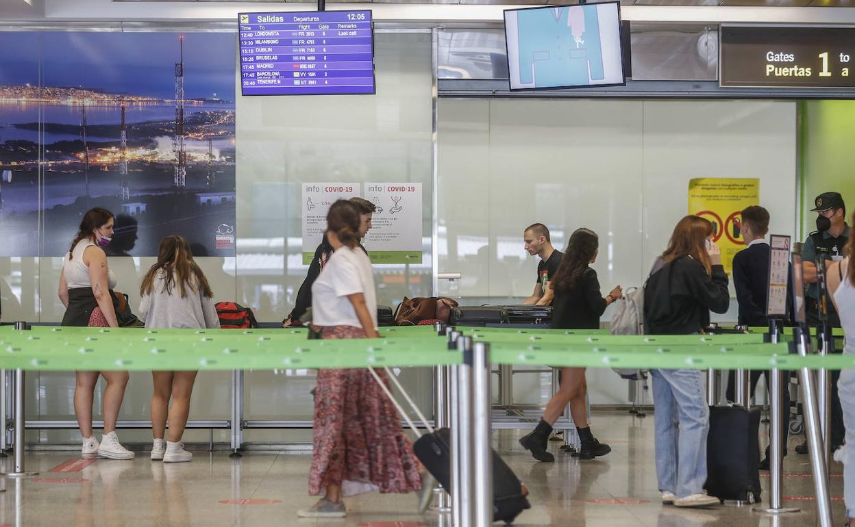 El aeropuerto ampliará su horario para el vuelo a primera hora a Madrid