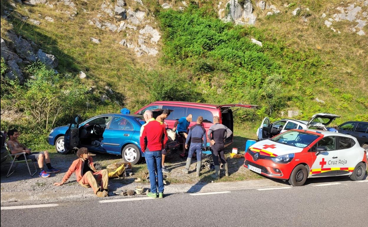 Rescatado ileso un espeleólogo guipuzcoano en la cueva La Gándara de Soba