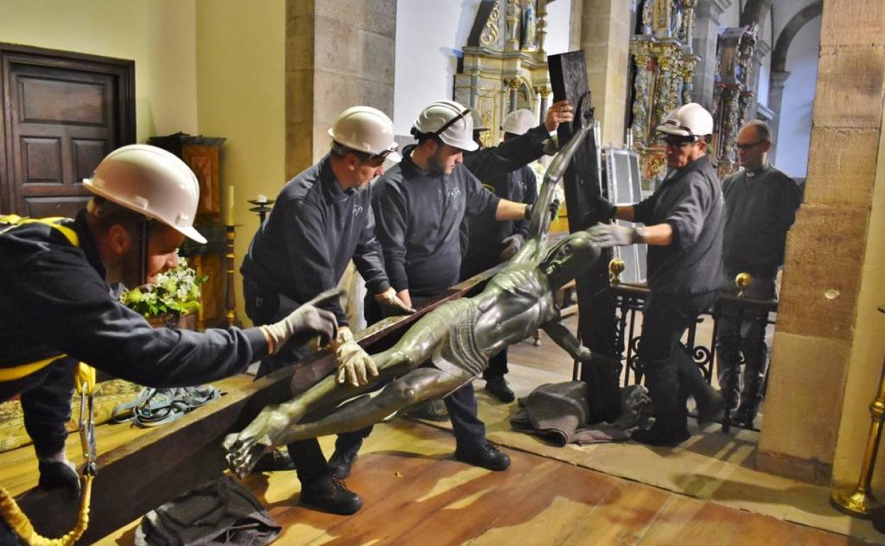 El Cristo de Victorio Macho es la pieza artísticas más importante del municipio.