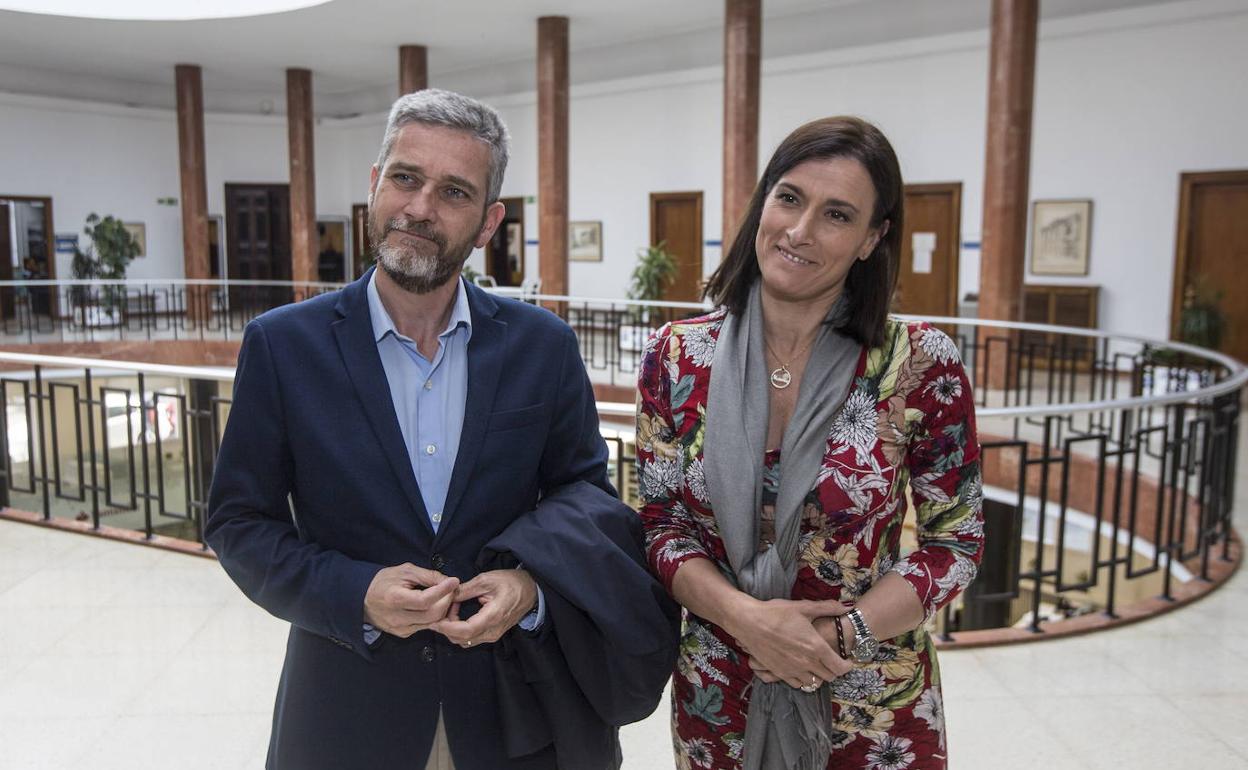 Javier Ceruti y Gema Igual tras el pacto de gobierno en 2019. 