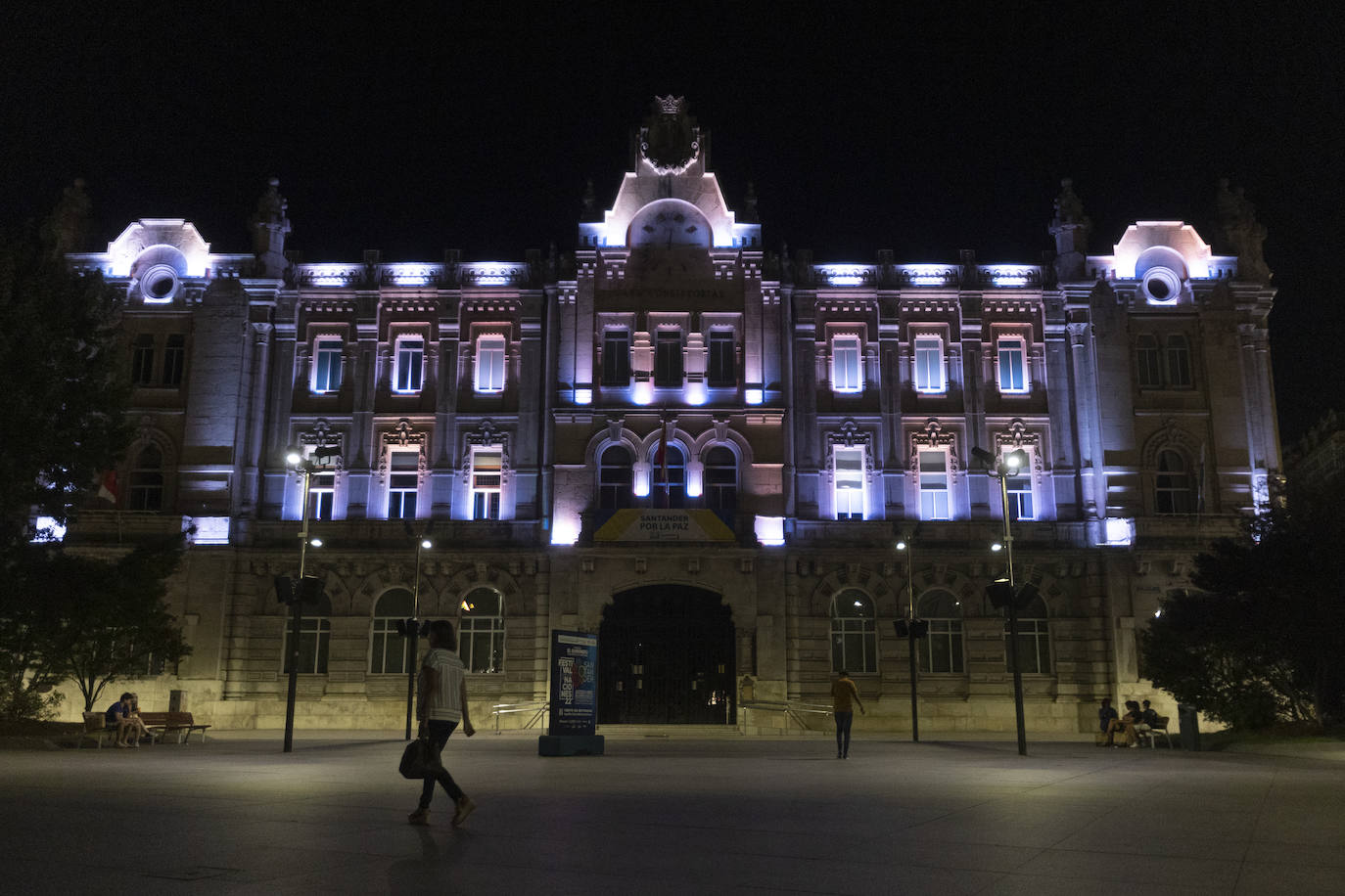 Fotos: Edificios emblemáticos de Santander, tras la entrada en vigor del Plan de Ahorro Energético