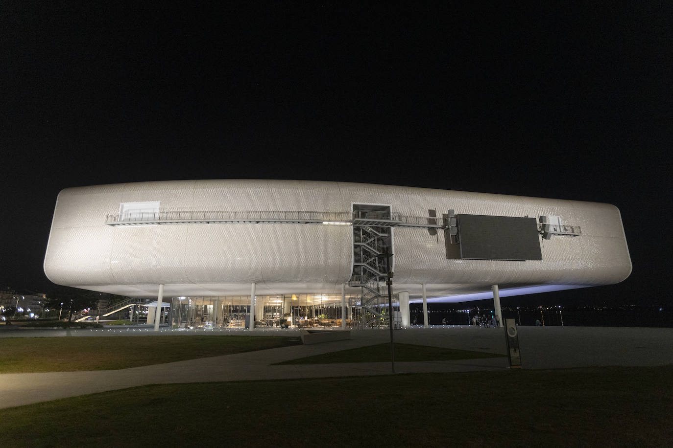 Fotos: Edificios emblemáticos de Santander, tras la entrada en vigor del Plan de Ahorro Energético