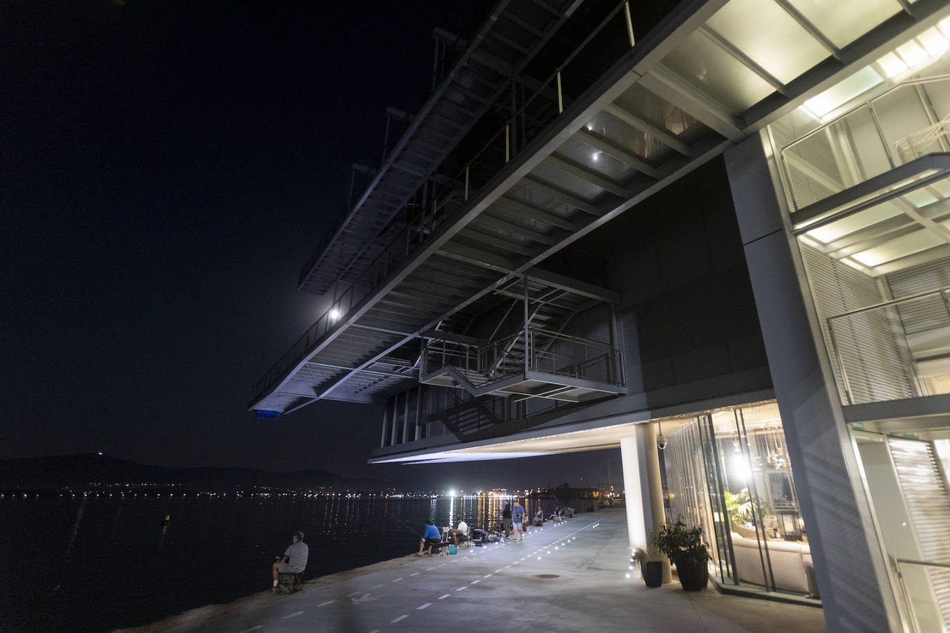 Fotos: Edificios emblemáticos de Santander, tras la entrada en vigor del Plan de Ahorro Energético