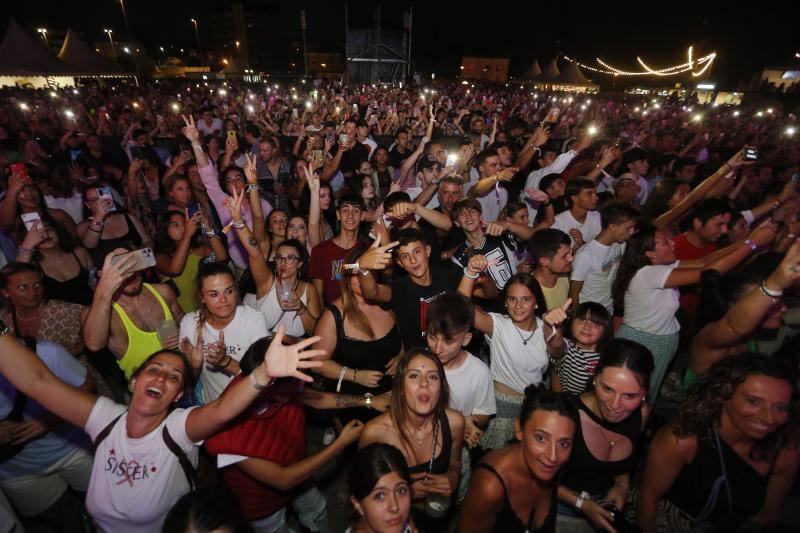 Las mejores imágenes de los artistas que este jueves protagonizaron la primera jornada del festival Vive la Feria de Torrelavega. Omar Montes puso el broche de oro a una noche en la que también pisaron el escenario Robledo, Danny Romero y el grupo Lérica.