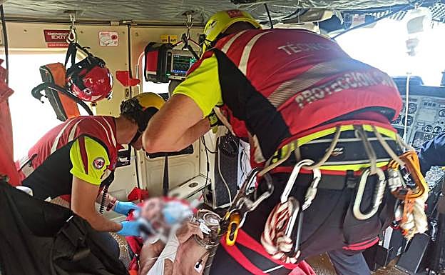 Evacuado en helicóptero un ciclista con varios huesos rotos en el Monte Caballar