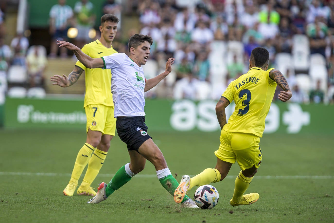 Fotos: El Villarreal castiga al Racing en el tiempo añadido