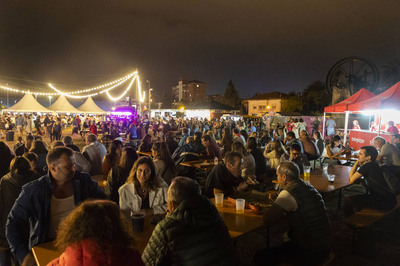 Cerca de ocho mil personas asistieron en La Lechera a los conciertos del sábado, la tercera jornada del festival Vive la Feria.