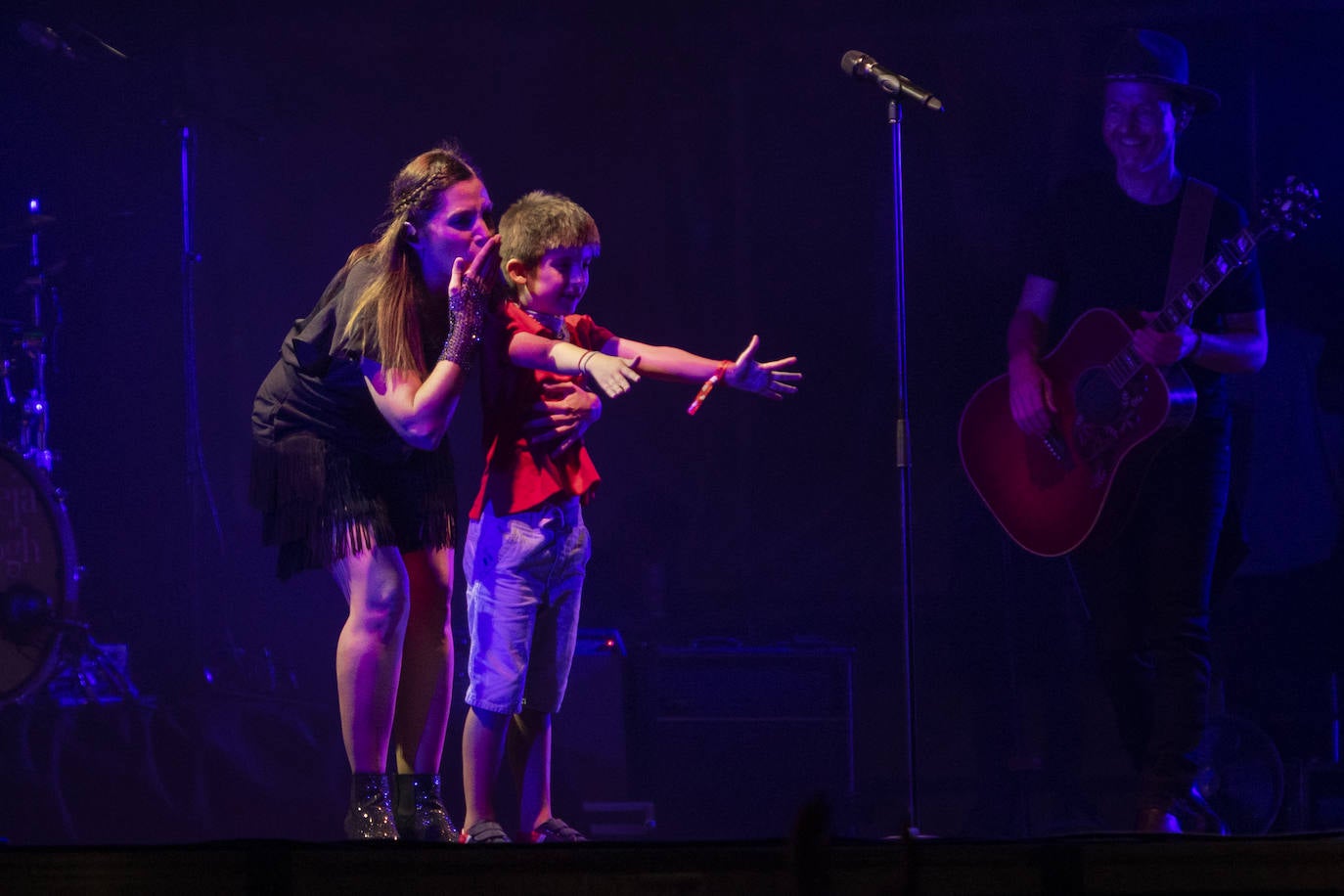 Cerca de ocho mil personas asistieron en La Lechera a los conciertos del sábado, la tercera jornada del festival Vive la Feria.