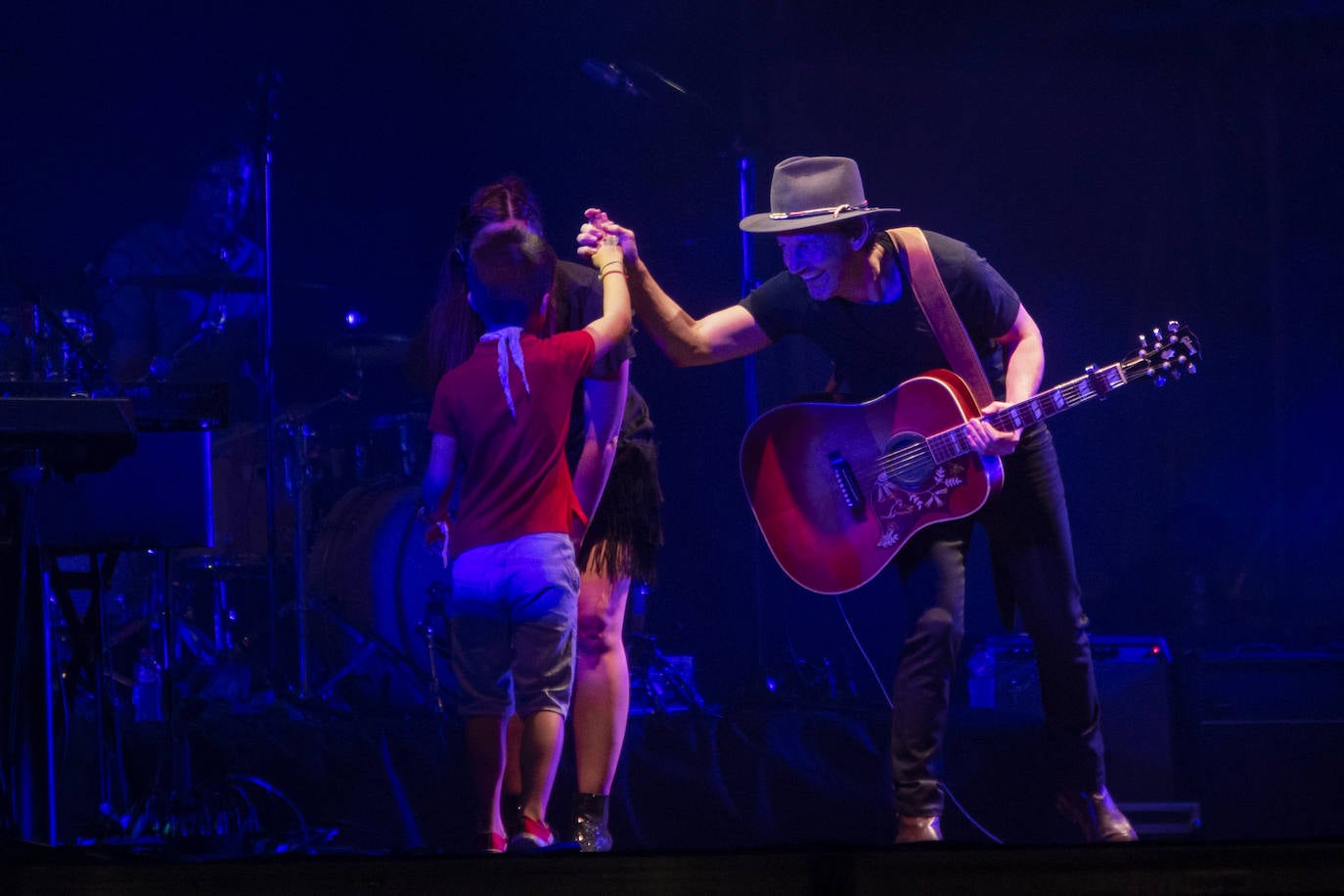 Cerca de ocho mil personas asistieron en La Lechera a los conciertos del sábado, la tercera jornada del festival Vive la Feria.