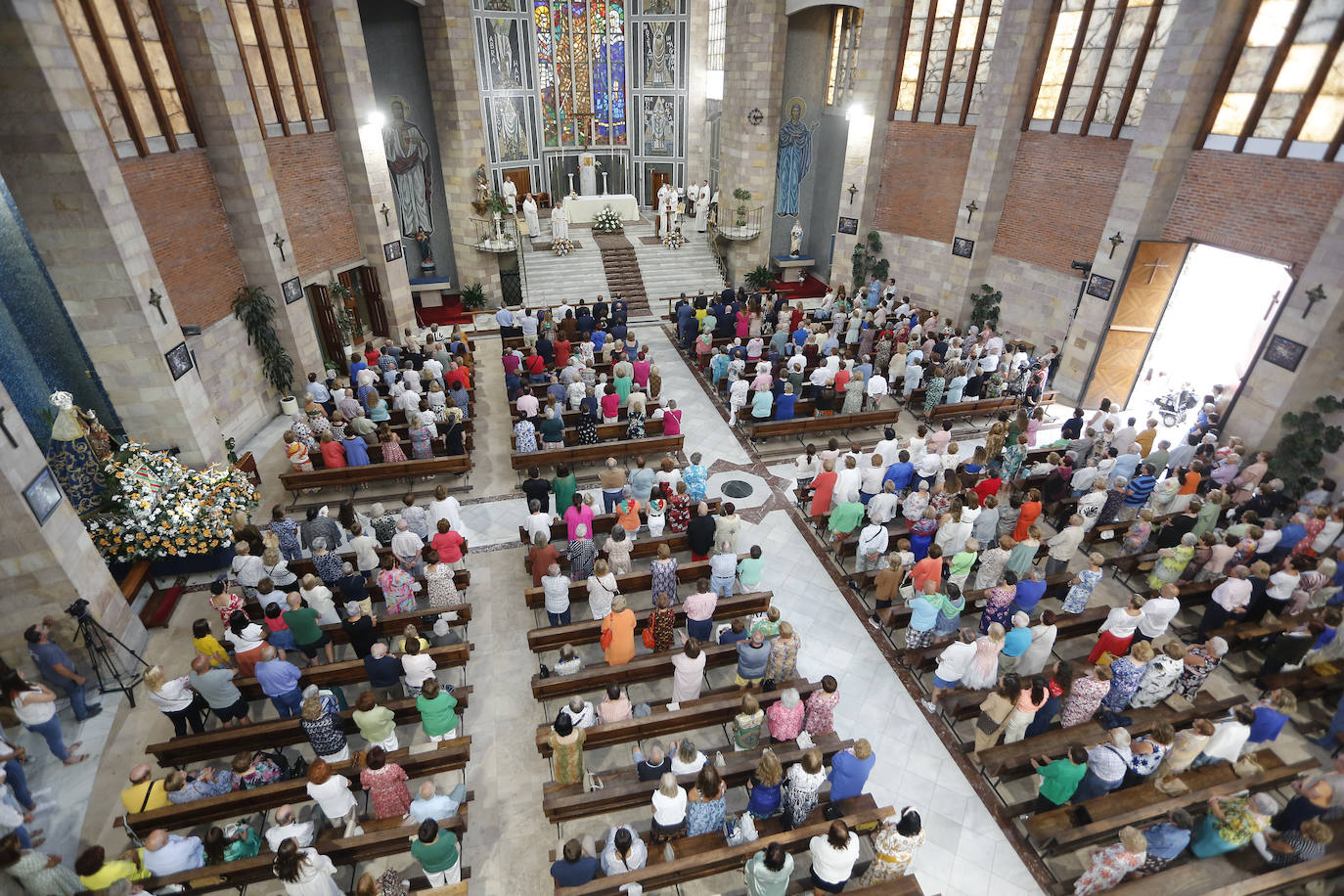 Fotos: Miles de personas siguieron la procesión de la Virgen Grande