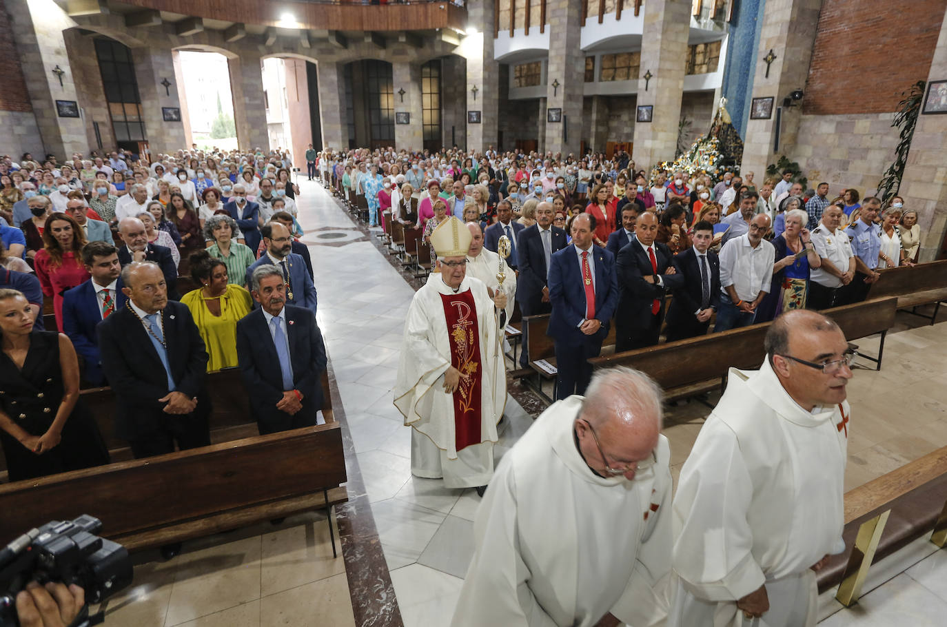 Fotos: Miles de personas siguieron la procesión de la Virgen Grande