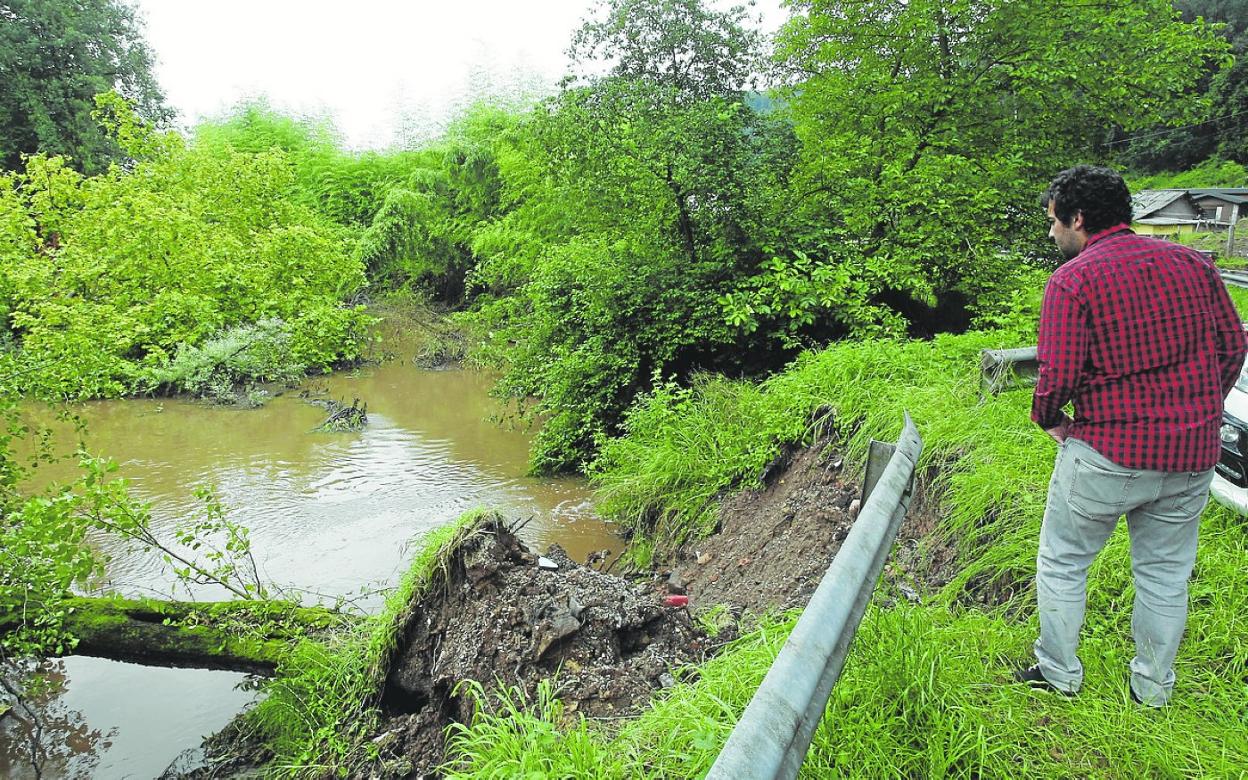 El río Pas arrastró el pasado mes de noviembre árboles y afectó a viviendas en Piélagos. 