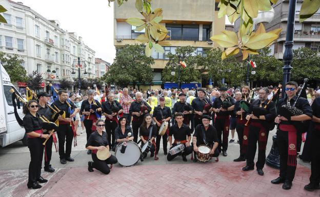 La Banda de Gaitas Cantabria figuró entre las agrupaciones presentes. 