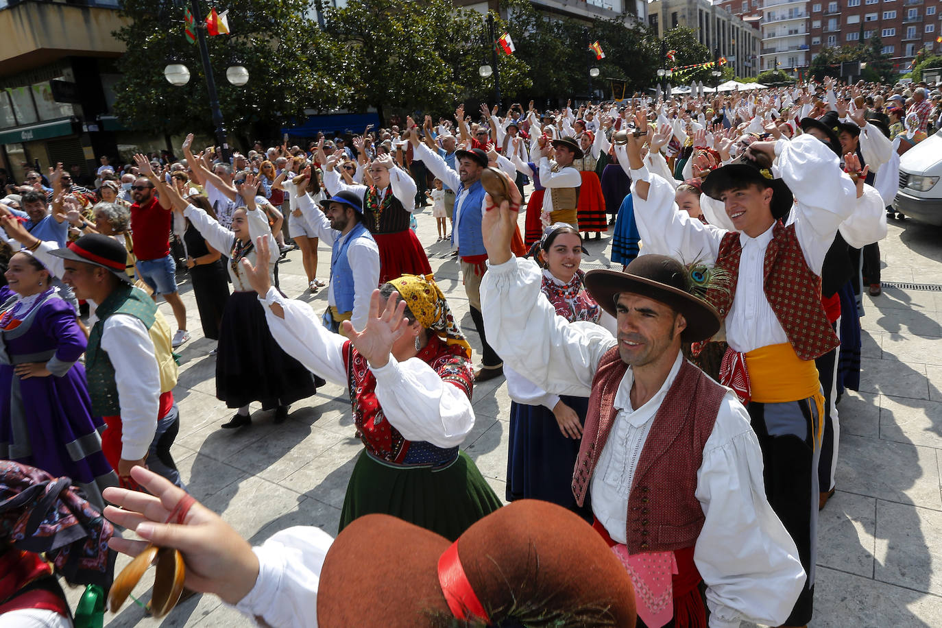 Fotos: El folclore reina en el día grande de las fiestas