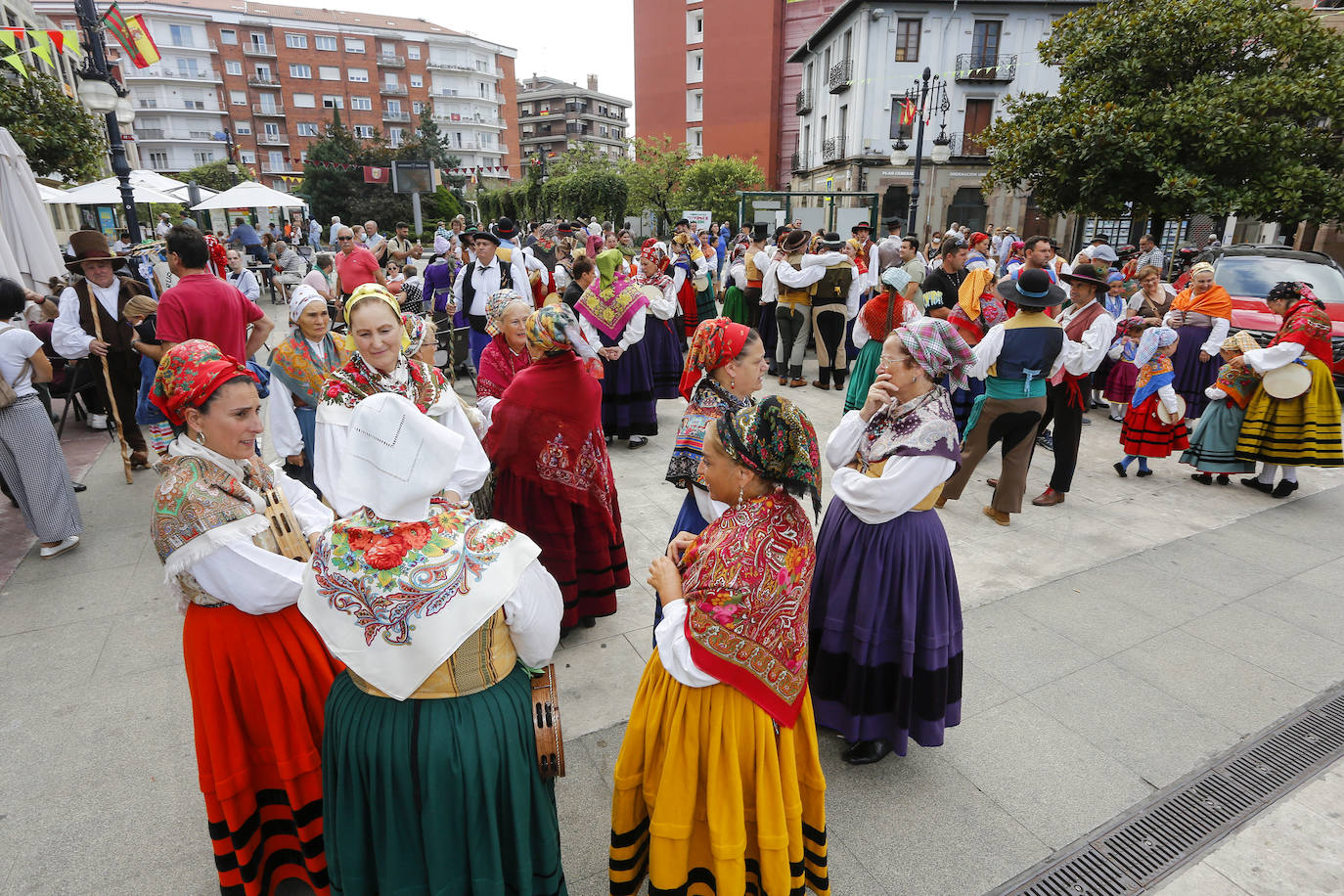 Fotos: El folclore reina en el día grande de las fiestas