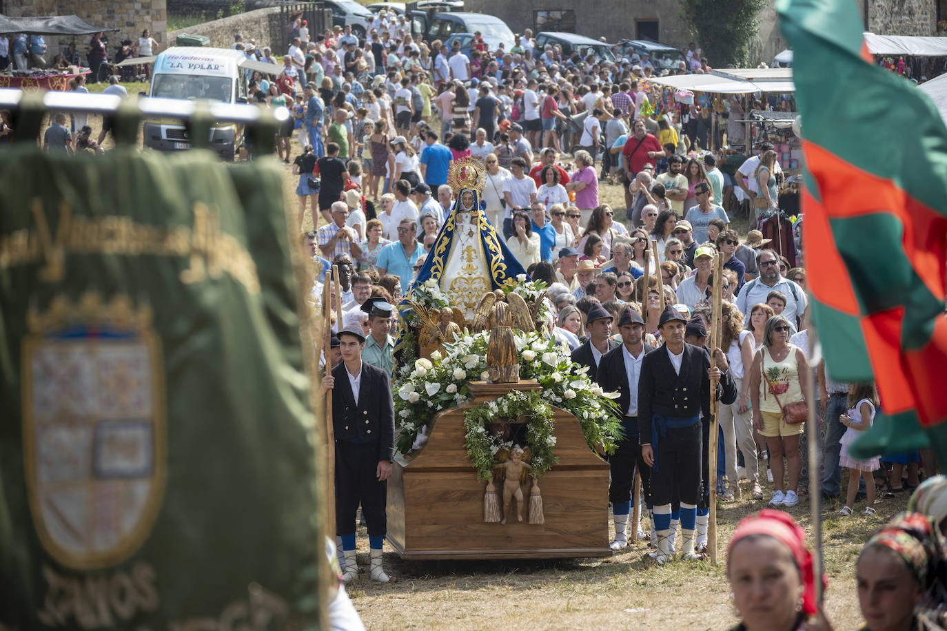 Fotos: Los pasiegos honran a la Virgen de Valvanuz