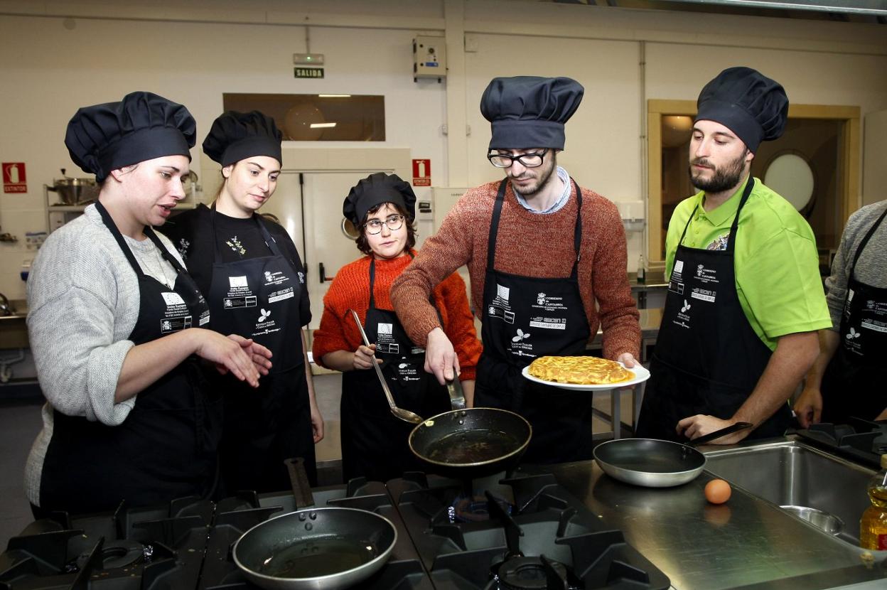 El Ayuntamiento de Torrelavega renuncia a cursos para parados por falta de personal en la ADL